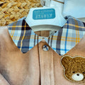 Uscita clinica neonato in ciniglia composta da 5 pezzi coordinati con copertina, tutina 80% cotone 20% poliestere, cappellino e bavetta. Elegante completo nascita beige con dolce orsetto.