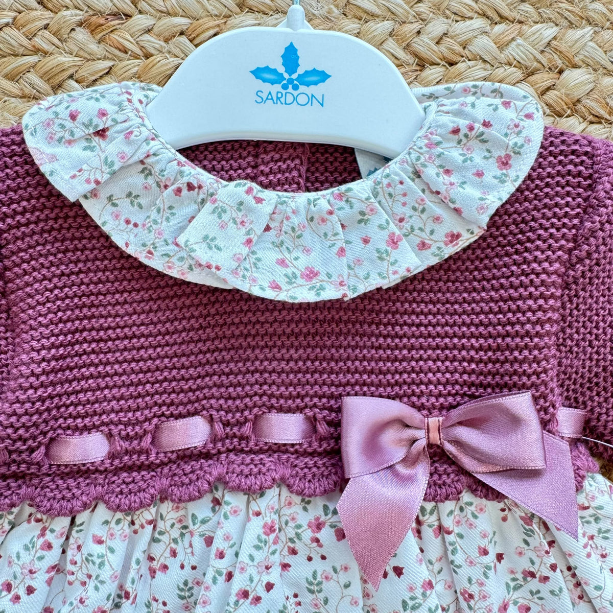Abito bimba vinaccio in cotone con gonna floreale e fiocco rosa
