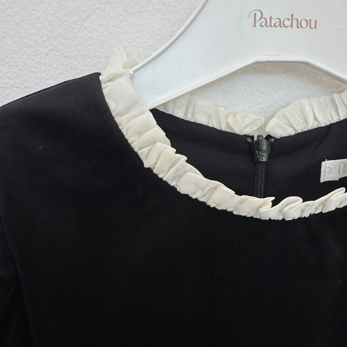 Abito elegante bambina nero con tre maxi fiocchi avorio e maniche a palloncino