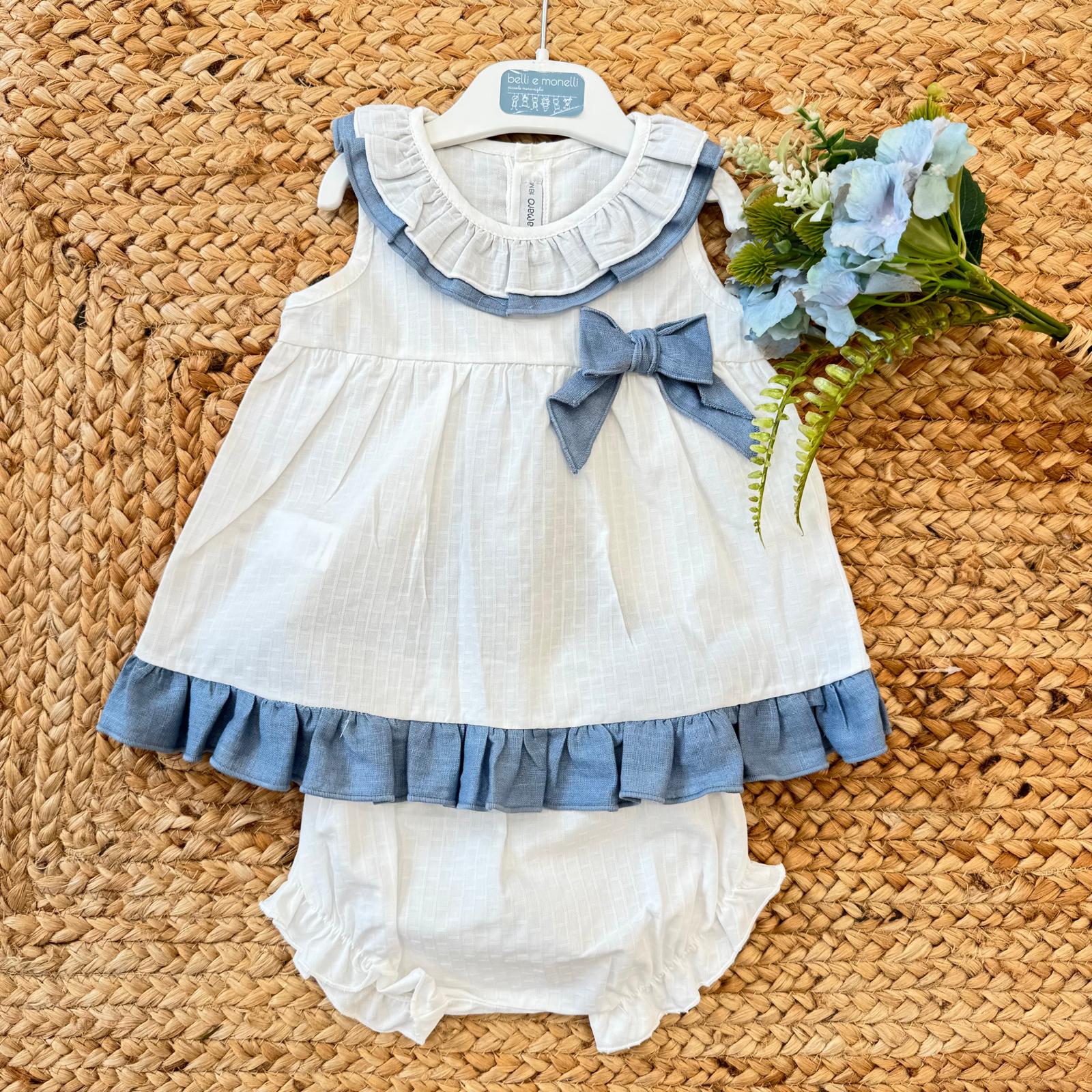 Completo bimba 100% cotone con balze e fiocco, vista frontale.