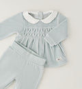 Completo nascita neonata verde menta in ciniglia con colletto bianco, lavorazione intrecciata e pantalone con piedini