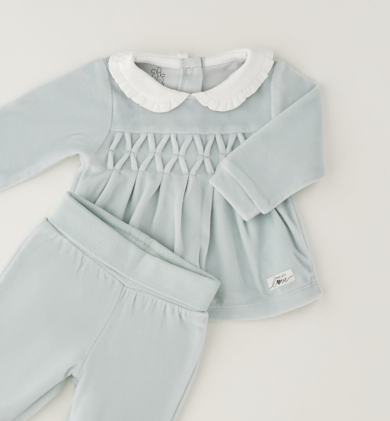 Completo nascita neonata verde menta in ciniglia con colletto bianco, lavorazione intrecciata e pantalone con piedini