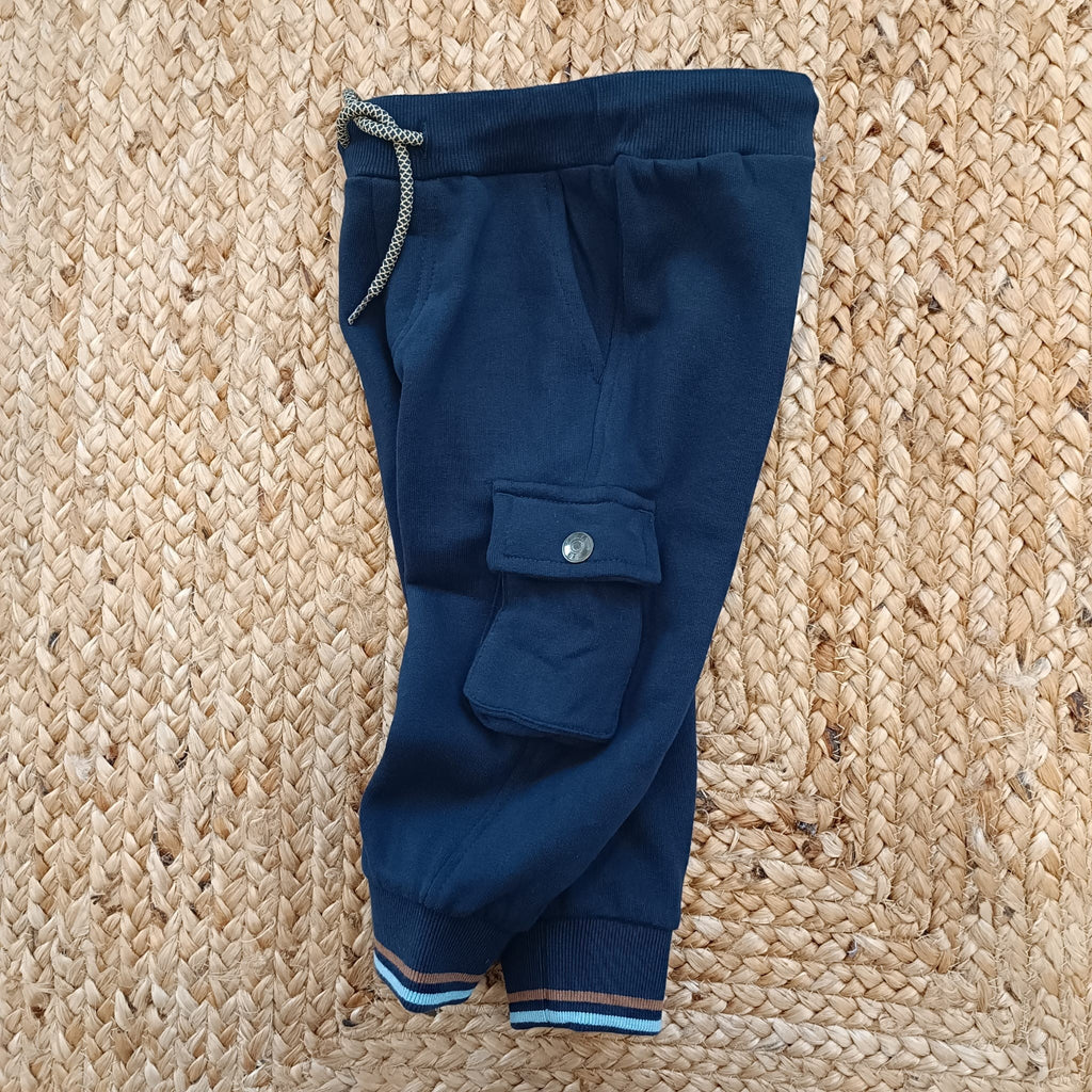 Completo Bambino Con Felpa Aperta Manica Lunga, Pantalone Maglia Tagliata Lungo E Girocollo Manica Lunga