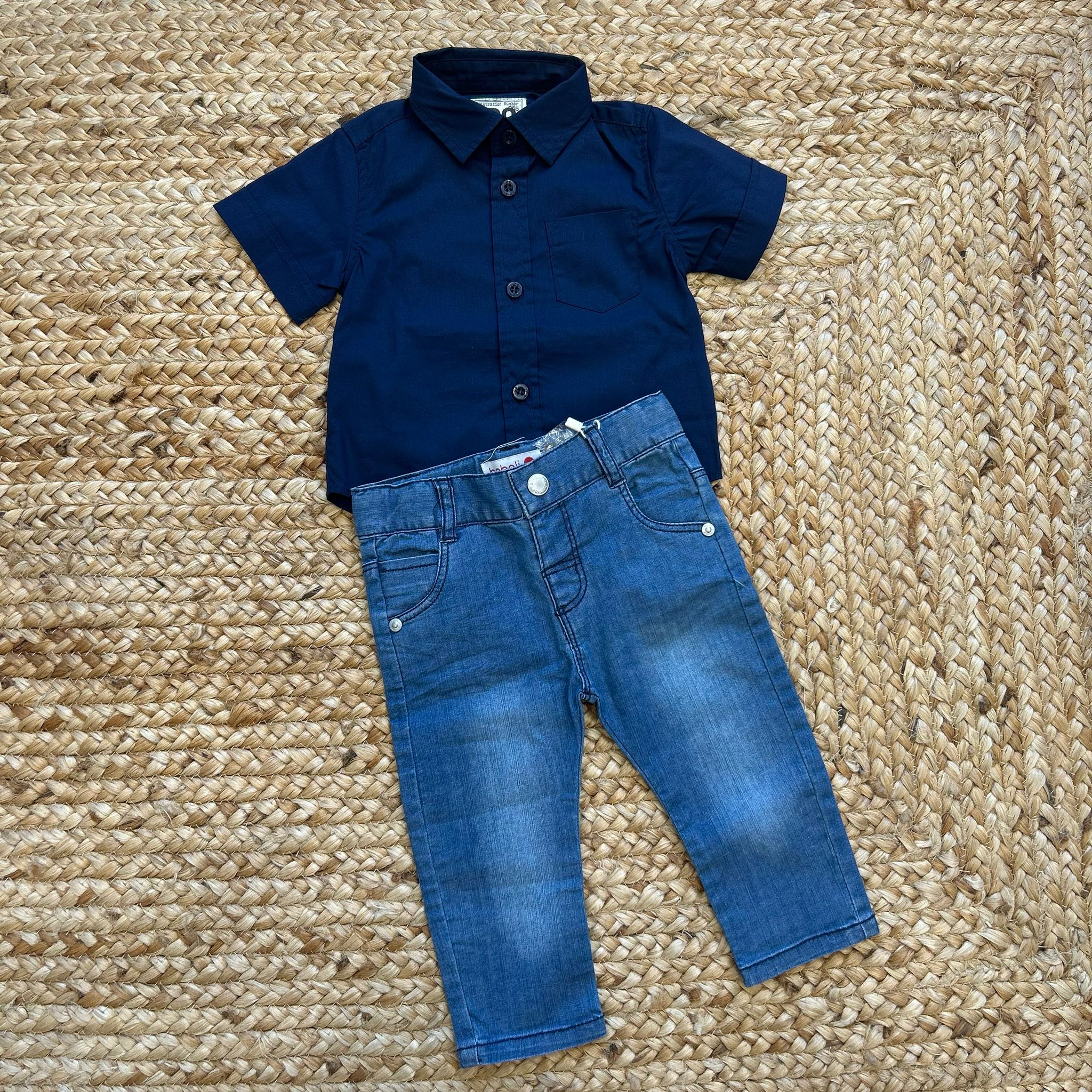 completo bimbo con camicia blu e jeans