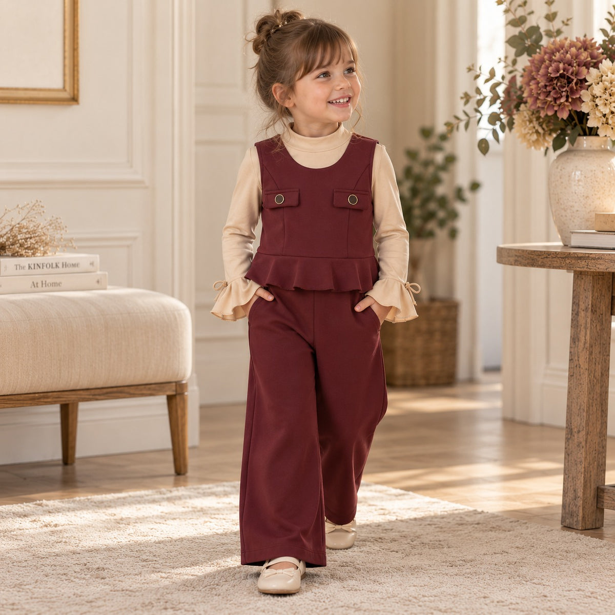 Completo bimba bordeaux con pantalone palazzo e maglia beige