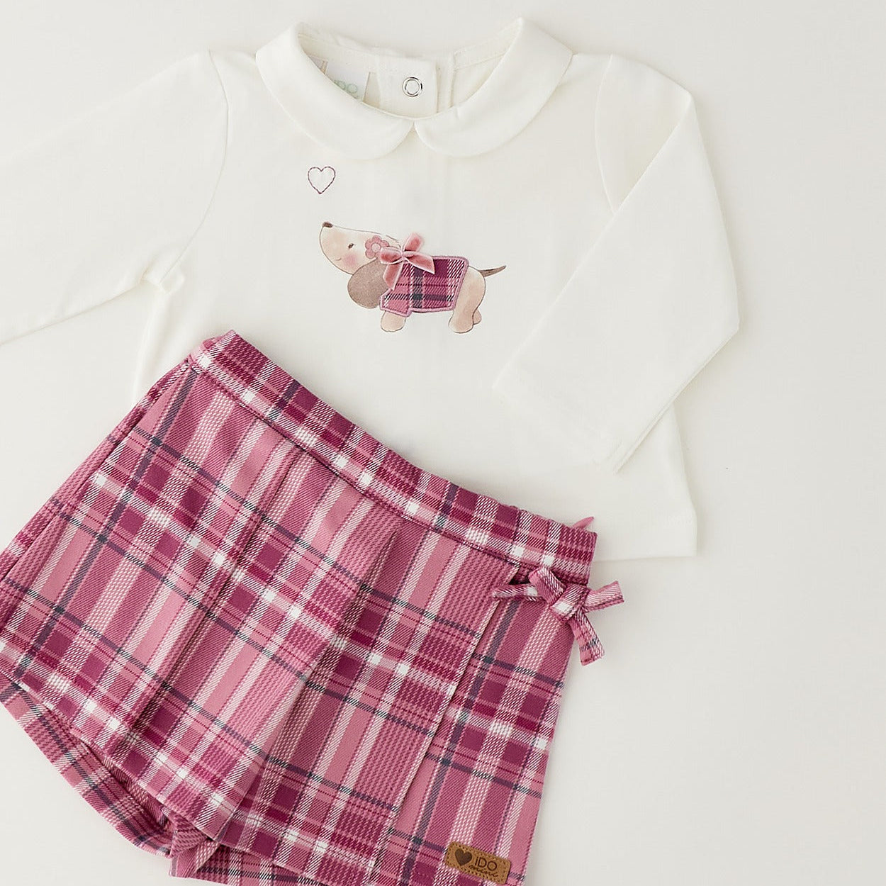 Completo bimba 3 pezzi rosa con cardigan in caldo cotone, maglia e pantaloncino tartan