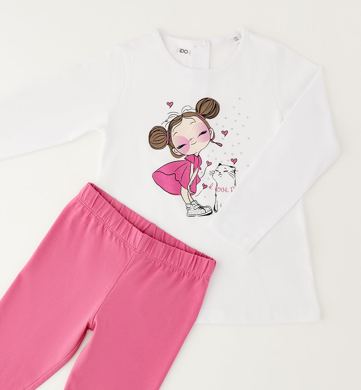 dettaglio completo bambina cotone stampa frontale e pantalone rosa