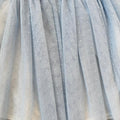 Completo bambina elegante con maglia bianca e cuore in tulle azzurro polvere e gonna in tulle plumetis.