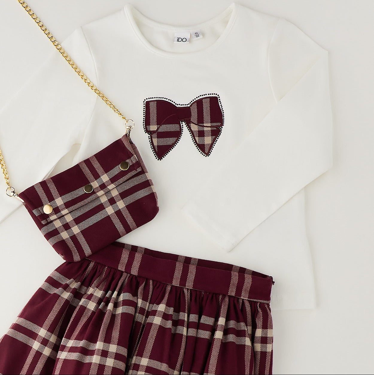 Completo bimba 3 pezzi con maglia bianca, gonna tartan bordeaux e borsetta coordinata