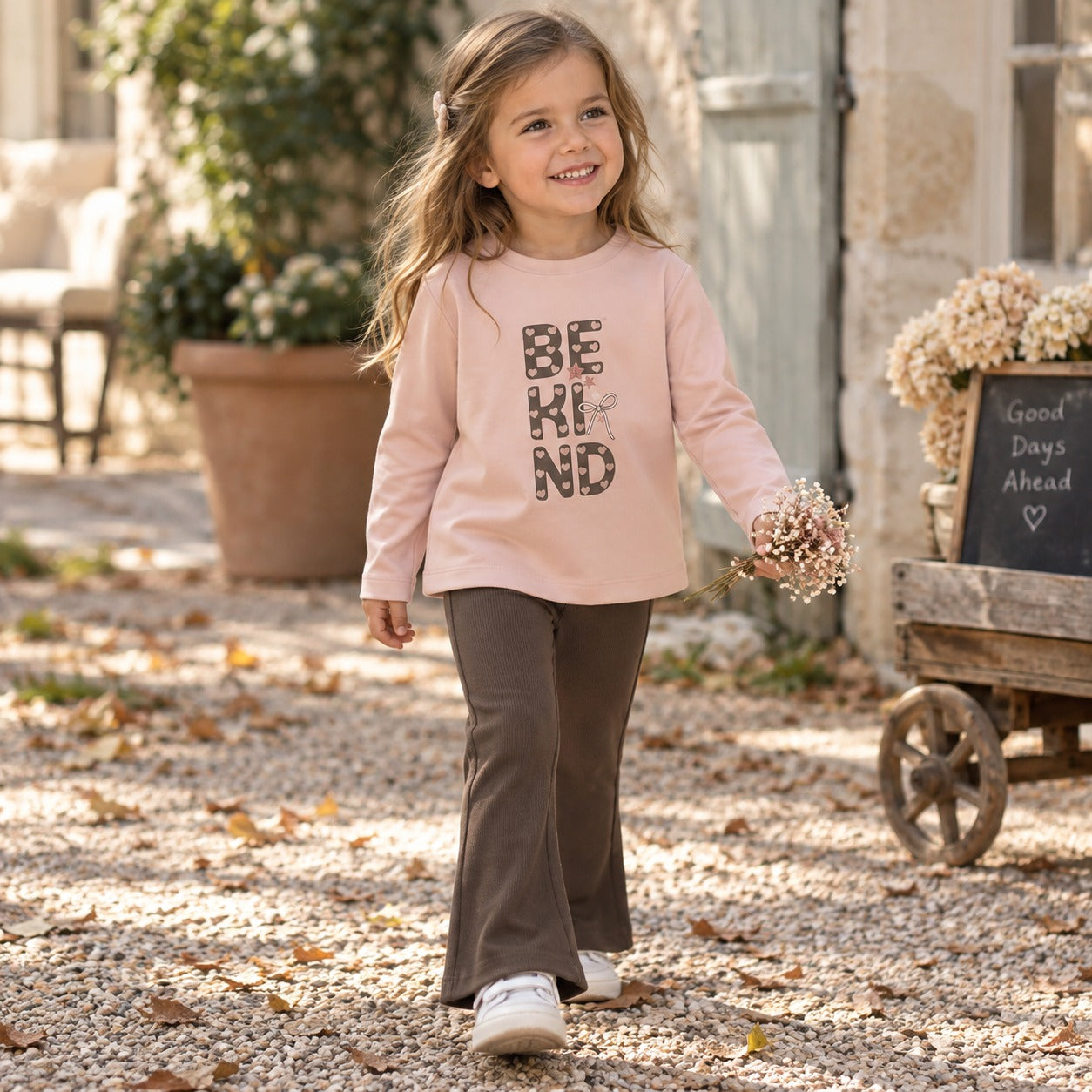 Completo bimba 100% cotone con maglia rosa cipria e pantalone marrone svasato
