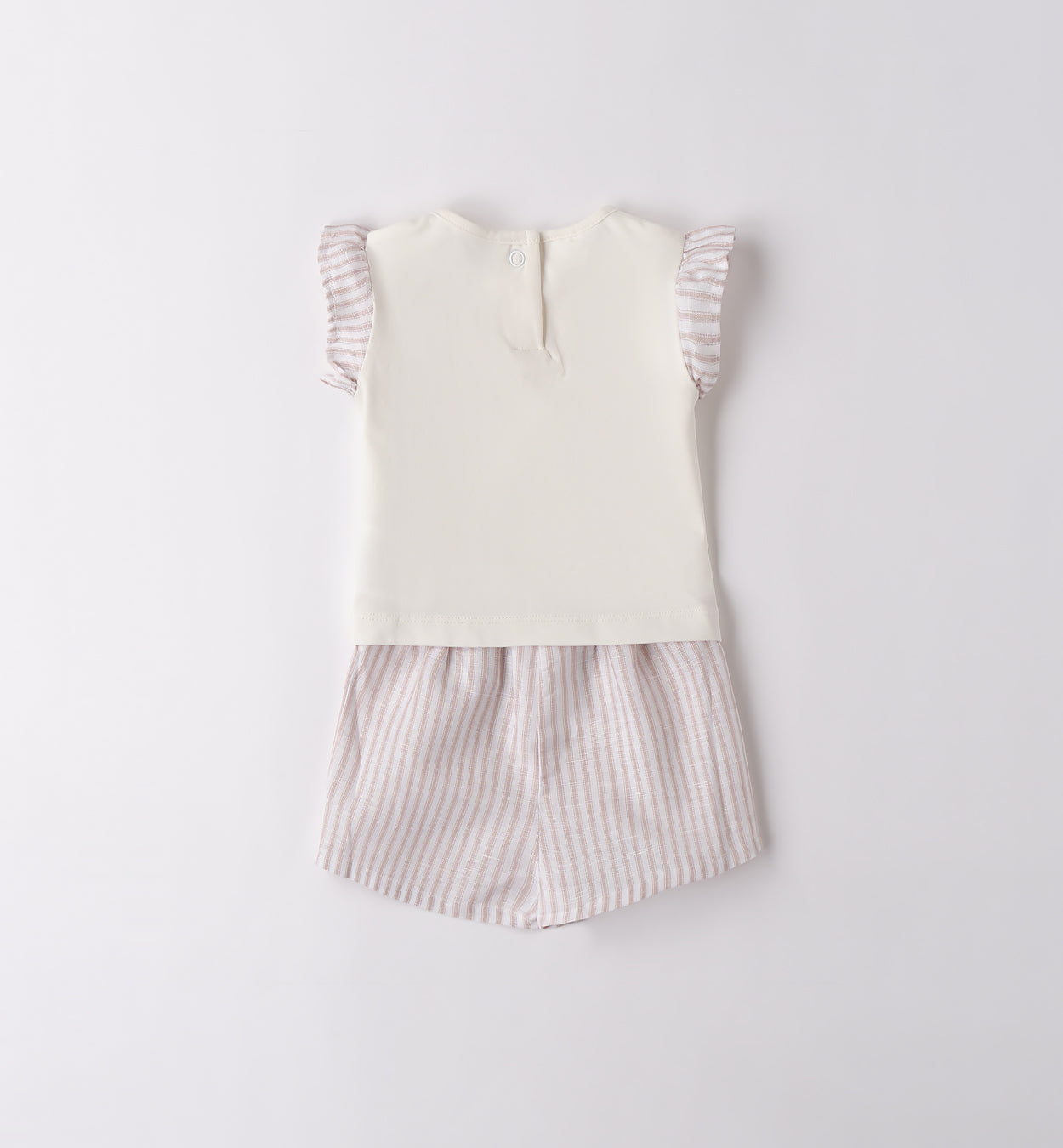 Completo bambina piegato con tessuti in cotone e lino, ideale per la primavera e estate.
