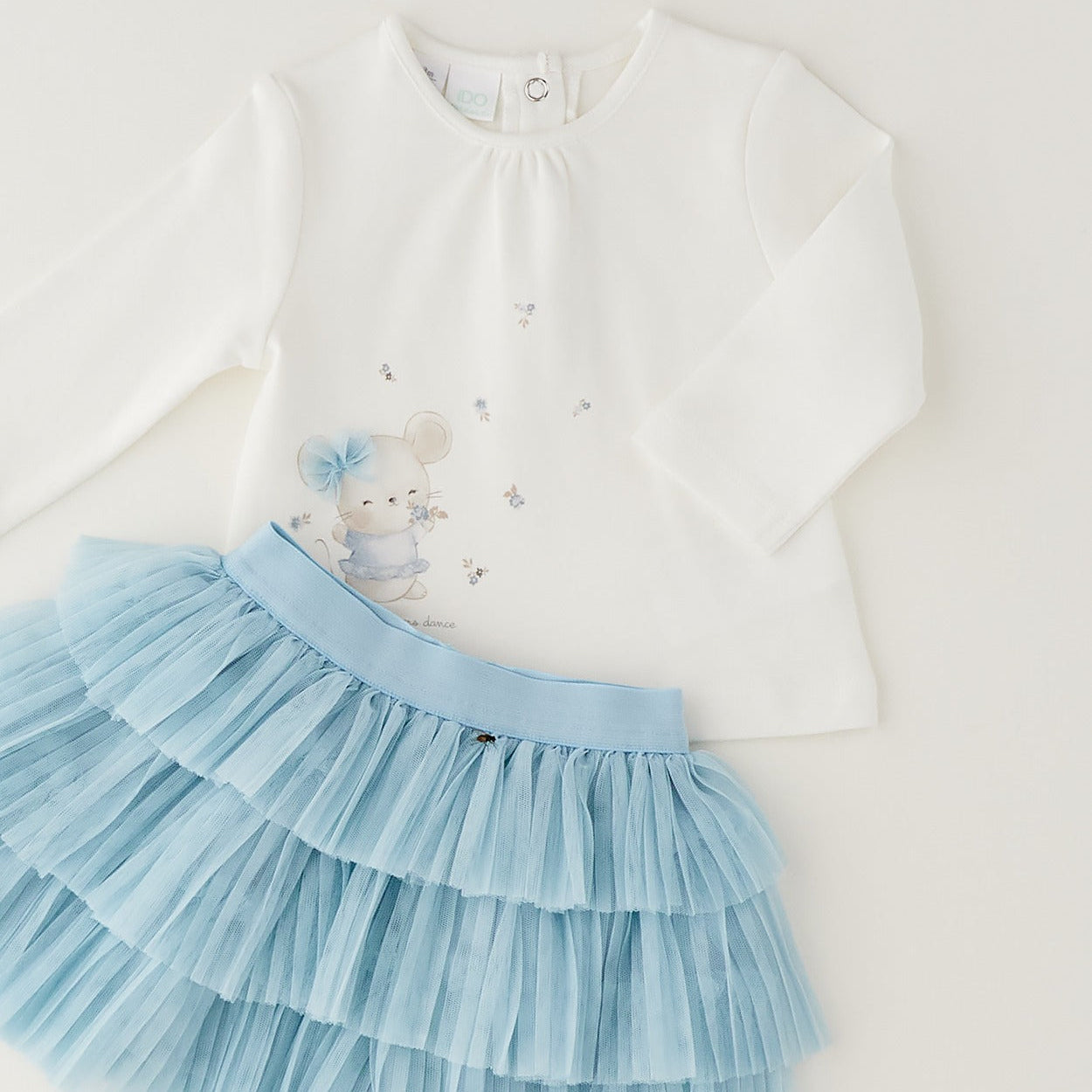 Completo bimba due pezzi con maglia in caldo cotone panna e gonna in tulle azzurro a balze