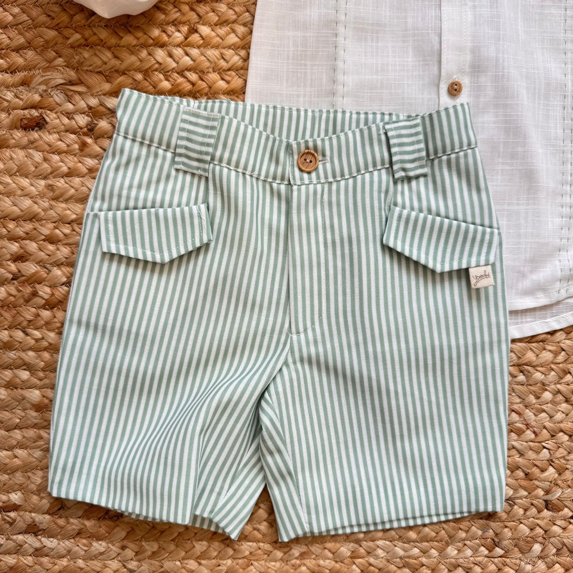 outfit bambino cerimonia con camicia collo coreano e pantaloncino rigato