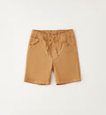 Completo bambino con polo fantasia in cotone e bermuda color sabbia stile casual chic.