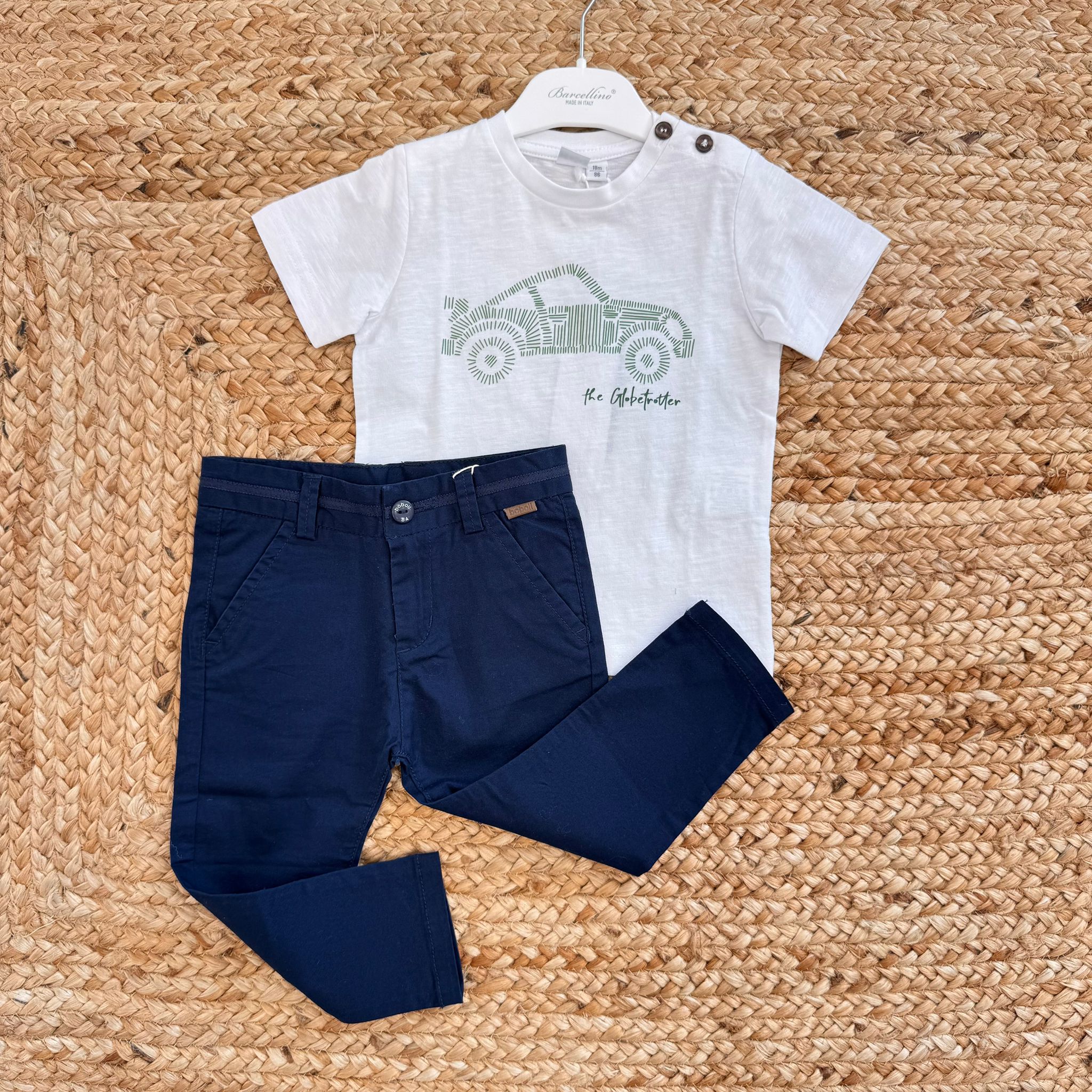 Completo bambino con maglietta Globetrotter e pantaloni blu elegante sportivo

