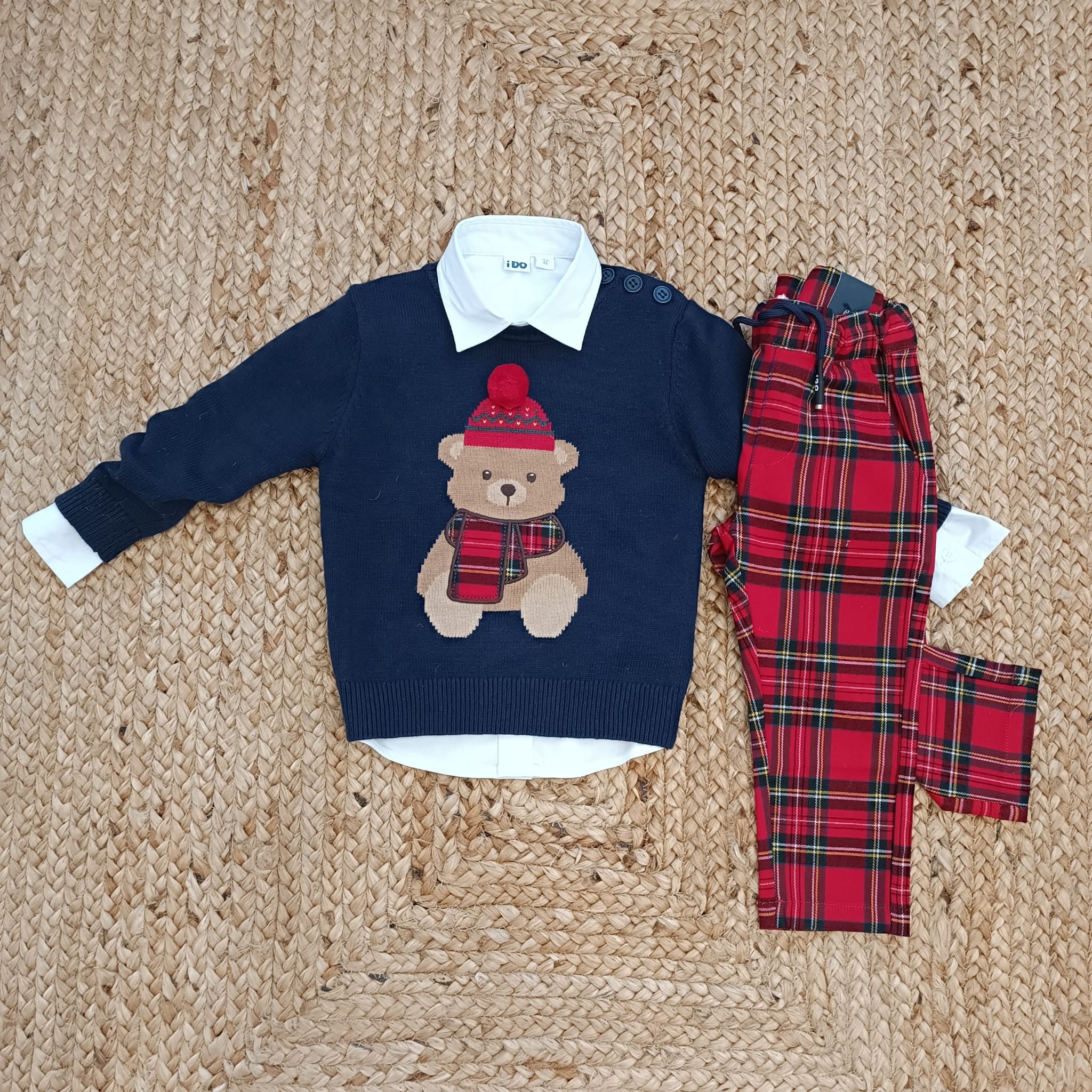 Completo Composto Da Maglione E Pantalone.