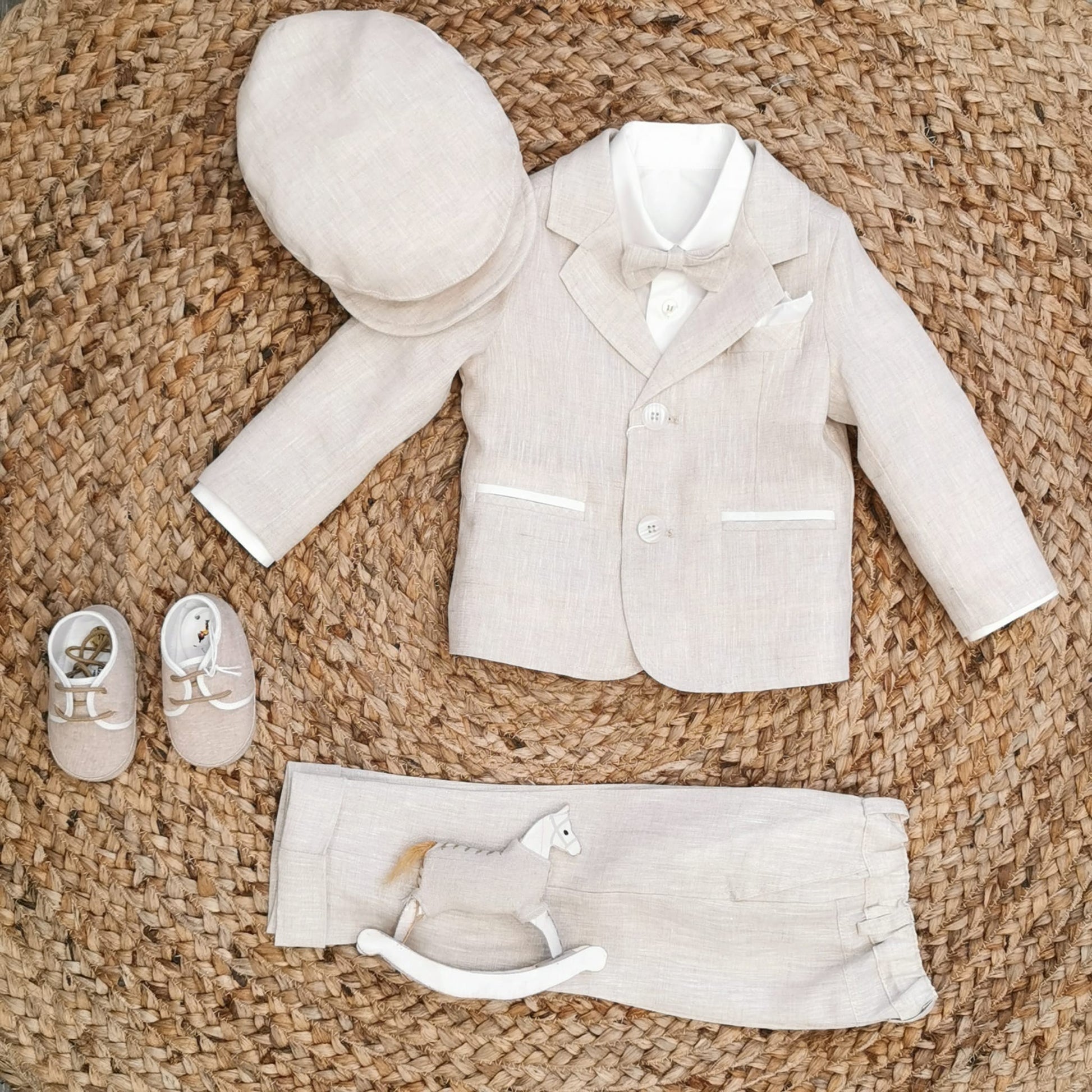 Completo bambino elegante in lino beige per battesimo o primo compleanno