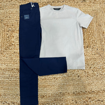 Completo bambino estivo con t-shirt beige e pantalone blu navy