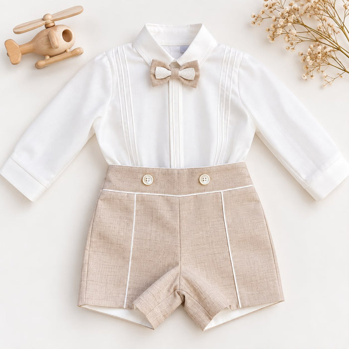 Dettaglio camicia bianca con nervature verticali del completo cerimonia bimbo