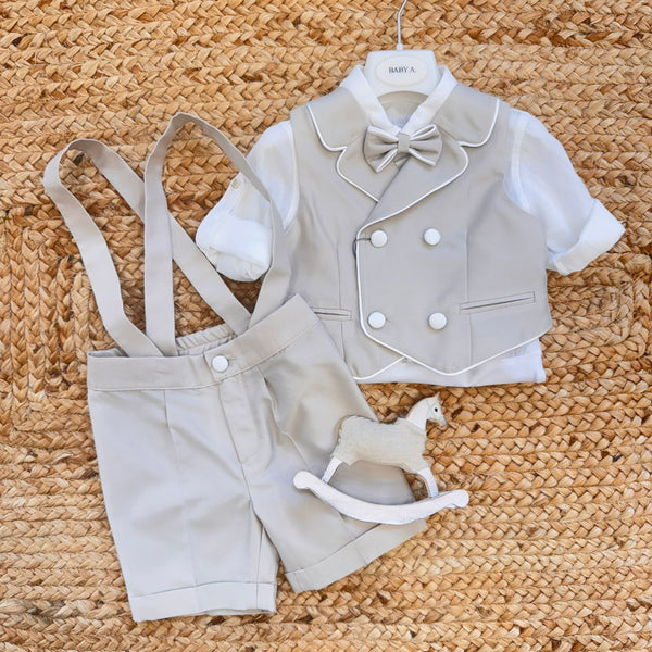 completo battesimo bimbo beige con gilet doppiopetto e salopette