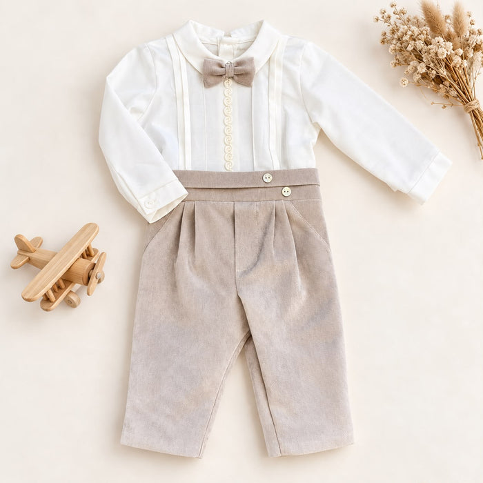 Completo battesimo bimbo beige e bianco con papillon e pantalone lungo