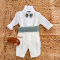 Completo battesimo bimbo bianco e verde salvia con camicia in lino, papillon e fascia in vita