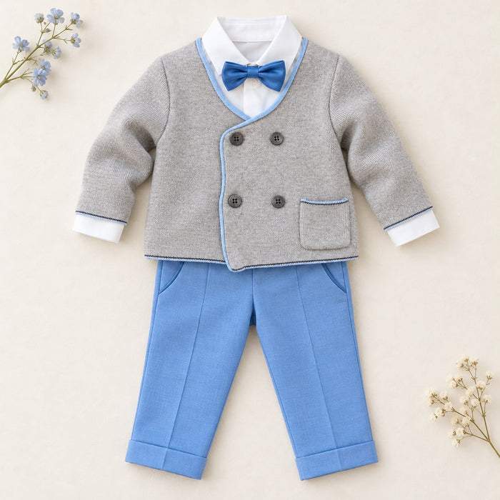 Completo battesimo bimbo con cardigan beige doppiopetto, pantaloni azzurri e papillon