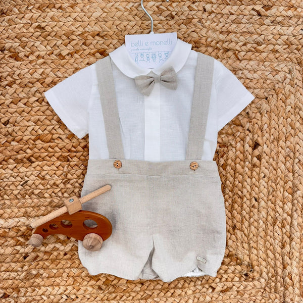 Completo battesimo bimbo in cotone e lino con camicia bianca papillon e salopette beige