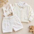 Completo battesimo bimbo panna con cardigan, camicia bianca, salopette corta e papillon