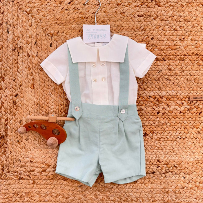 Completo battesimo bimbo verde salvia con camicia bianca, ampio colletto e pantaloncino con bretelle
