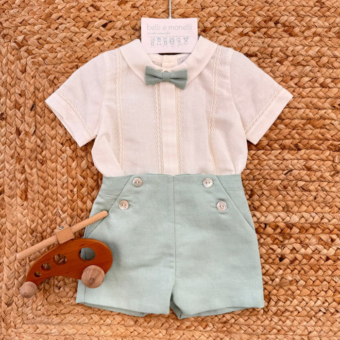 Completo battesimo bimbo verde salvia con camicia bianca, papillon coordinato e pantaloncino corto