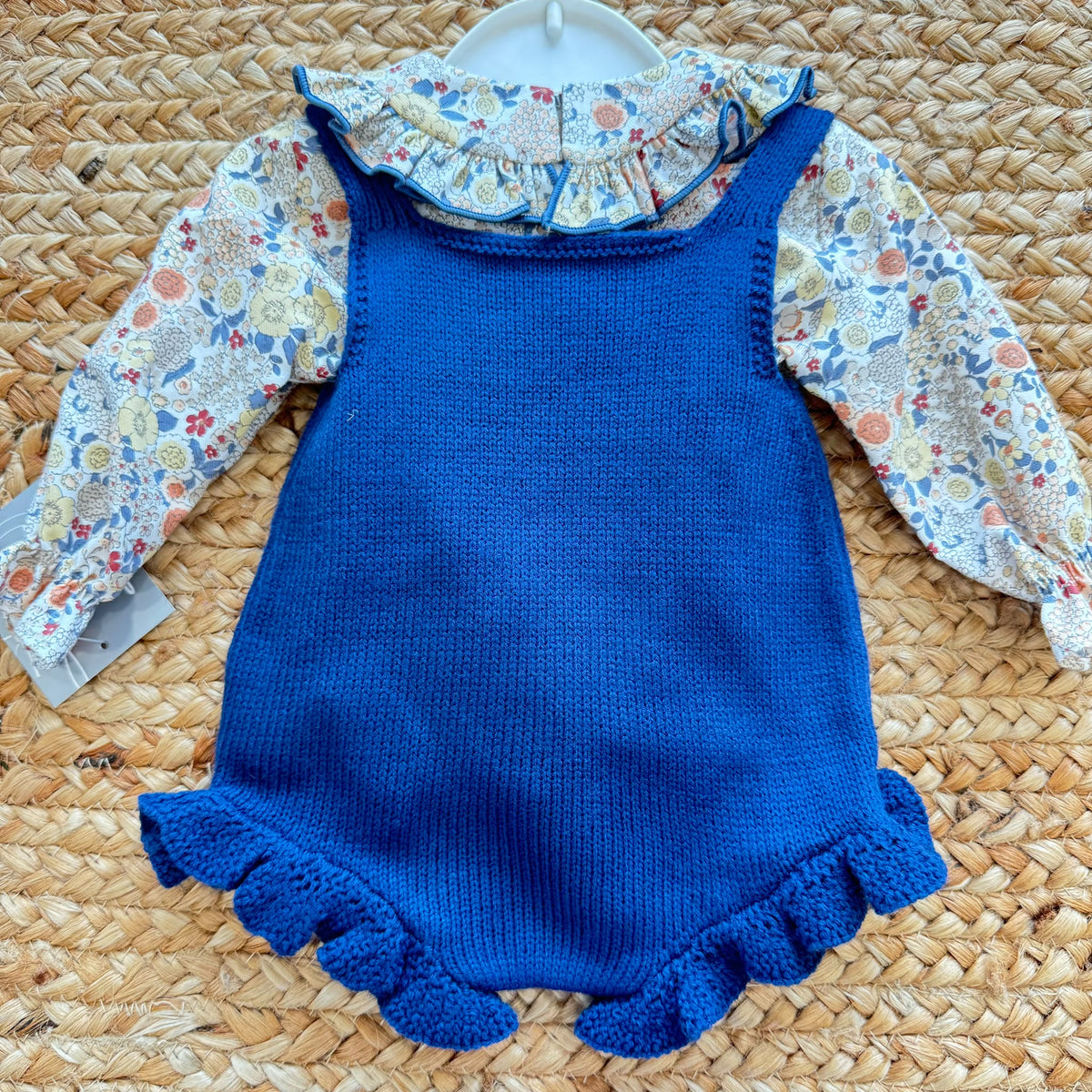 Pagliacetto bimba blu con camicia floreale e colletto punto smock