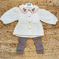 Completo bimba in cotone con blusa panna ricamata e pantalone tortora