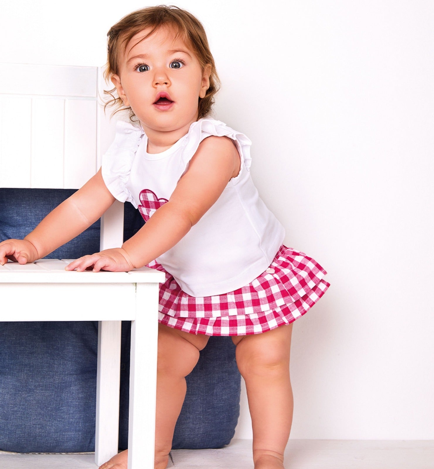 Completo bimba con maglia bianca fiore vichy e culotte a quadretti rossi