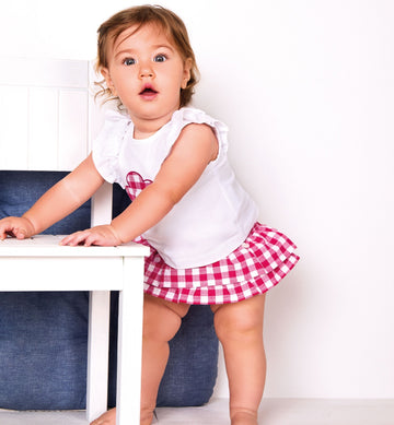 Completo bimba con maglia bianca fiore vichy e culotte a quadretti rossi