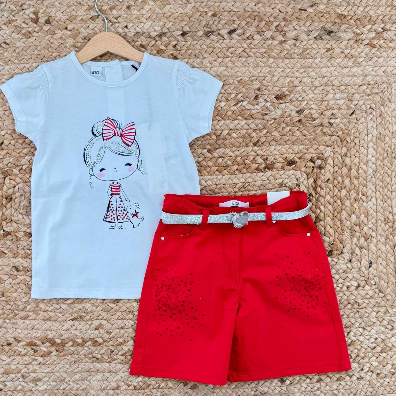completo bimba maglia stampa bambolina e pantaloncino rosso