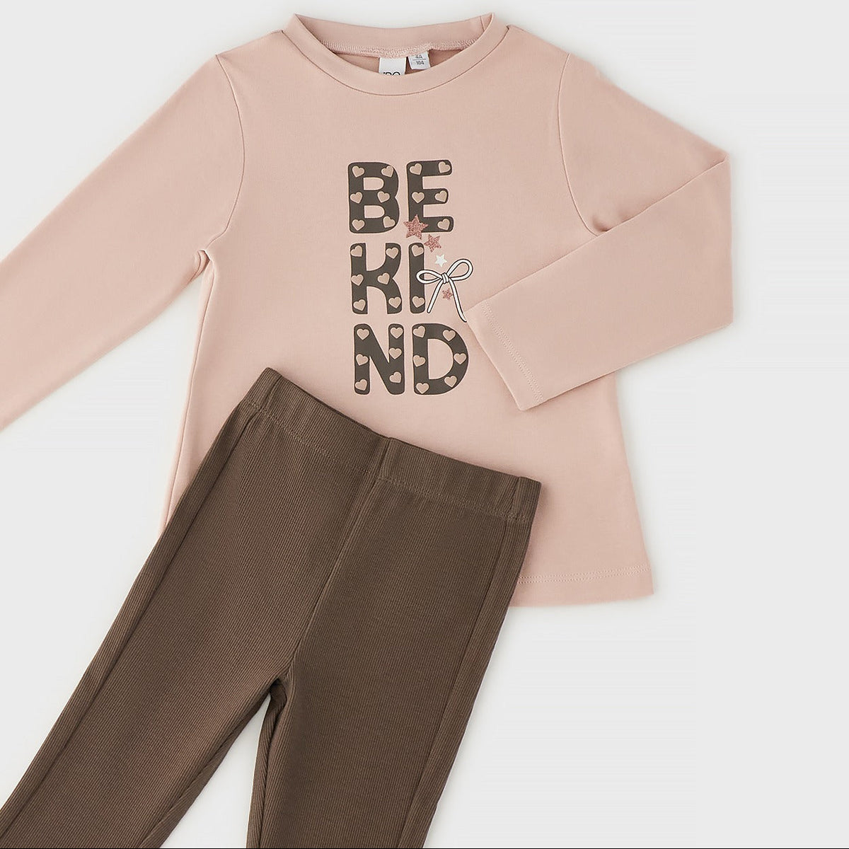 Completo bimba 100% cotone con maglia rosa cipria e pantalone marrone svasato