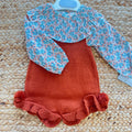 Salopette bimba ruggine Yoedu con camicia fantasia e volant