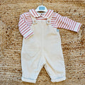 Salopette bimba in cotone panna con maglia a righe rosa e bianche