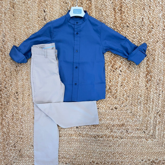 completo bimbo elegante camicia blu e pantalone beige