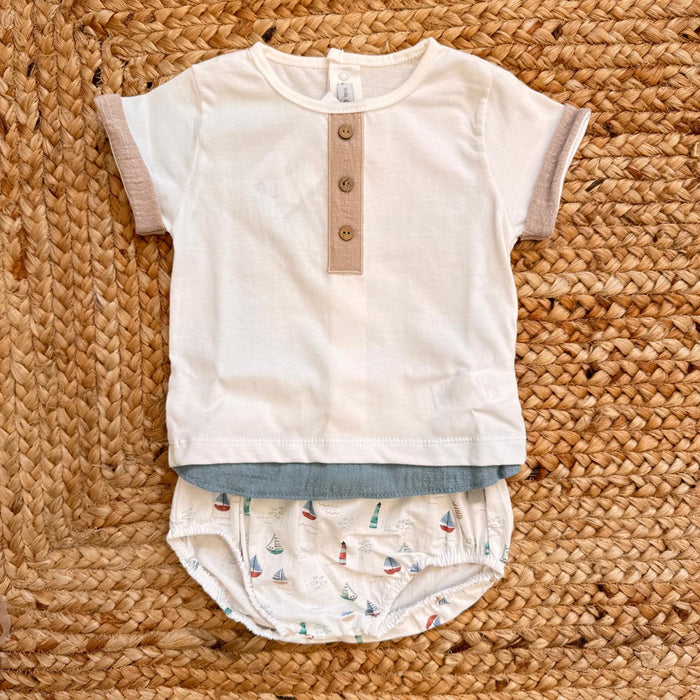 pagliaccetto in cotone per bimbo con maglietta bianca e coulotte fantasia