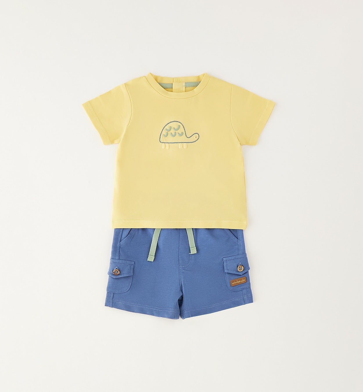Completo bimbo con t-shirt gialla ricamo tartaruga e shorts azzurri
