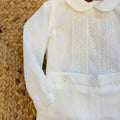 Completo battesimo bimbo bianco con colletto tondo, pizzo ricamato e pantaloncino corto