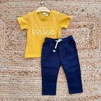 Completo bambino estivo con t-shirt gialla "Explorers Club" e pantalone blu