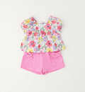 Completo estivo bimba con blusa floreale e shorts rosa