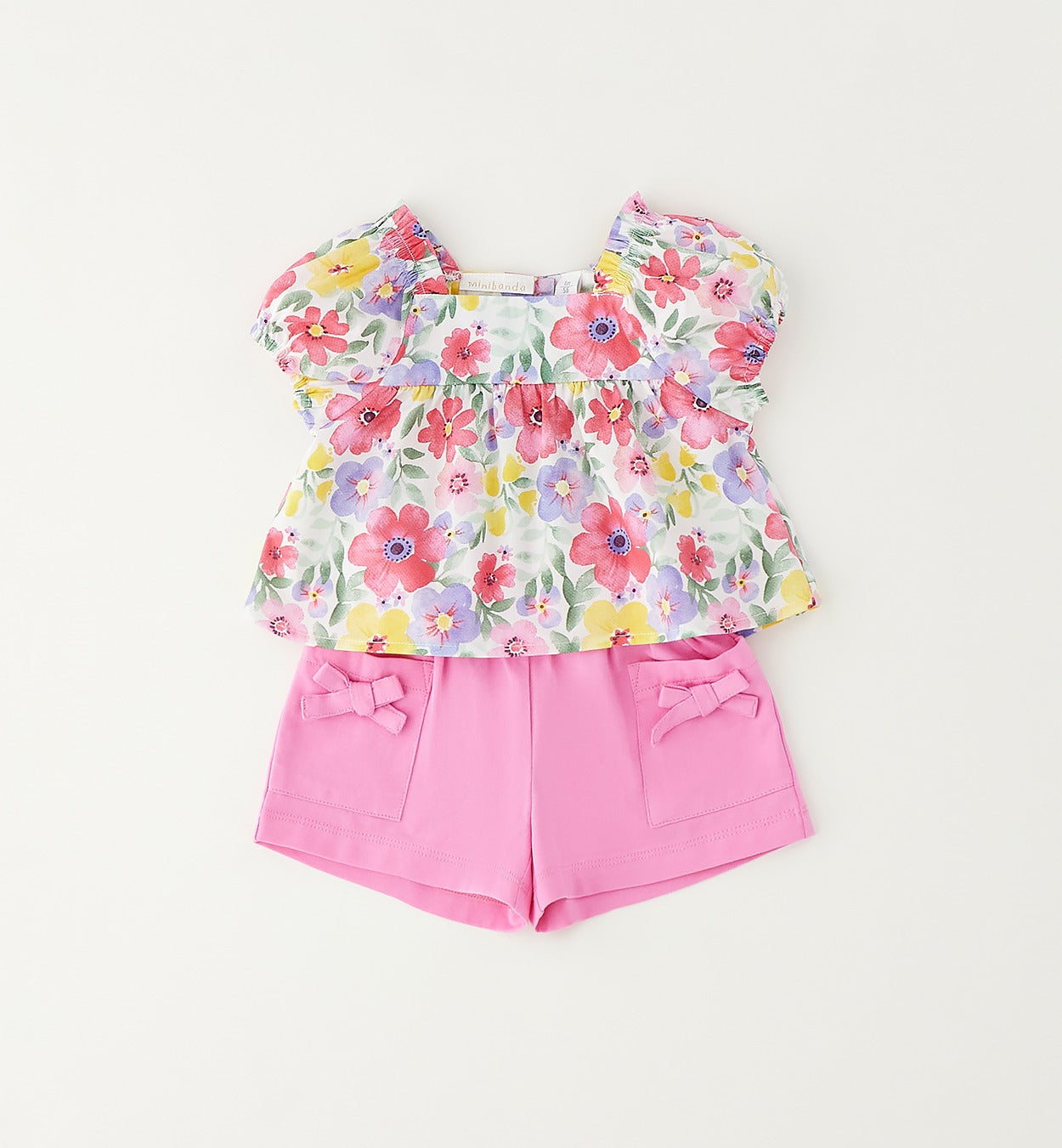 Completo estivo bimba con blusa floreale e shorts rosa