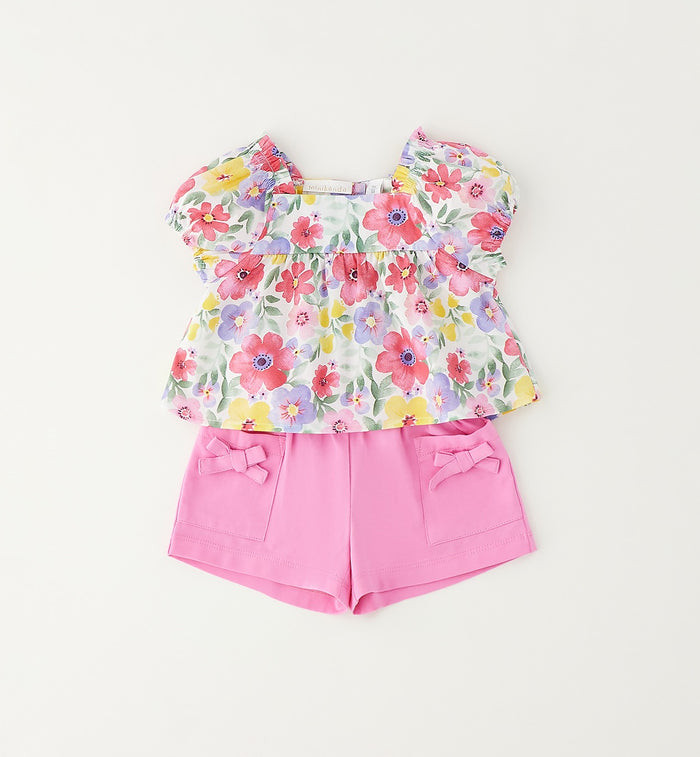 Completo estivo bimba con blusa floreale e shorts rosa