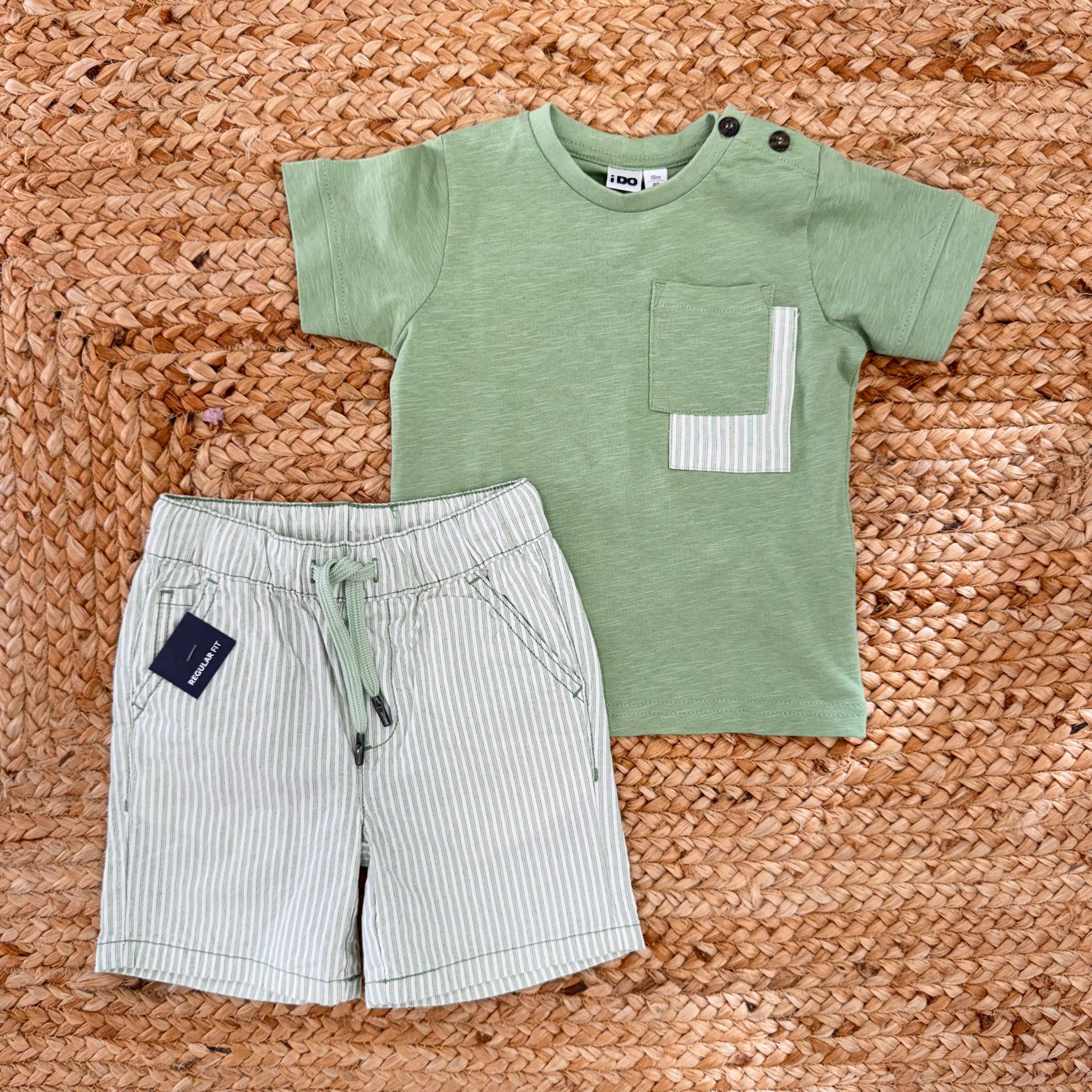 Completo bimbo verde salvia con pantaloncino rigato