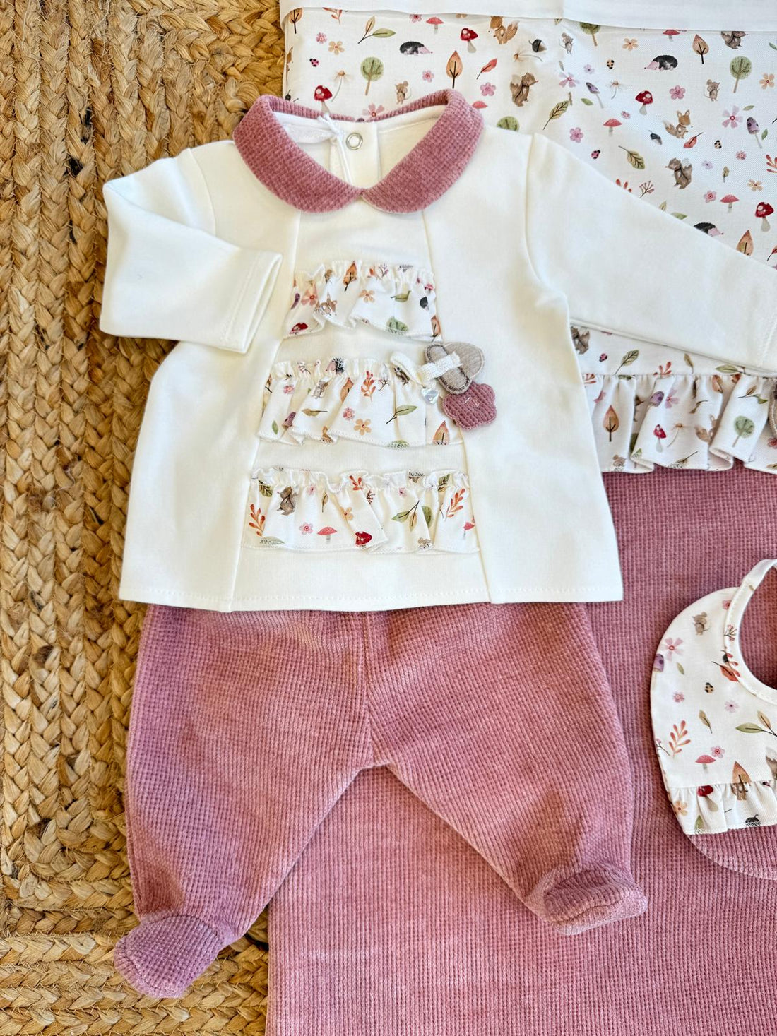 Completo invernale neonata con colletto rosa, stampa bosco e pantalone caldo