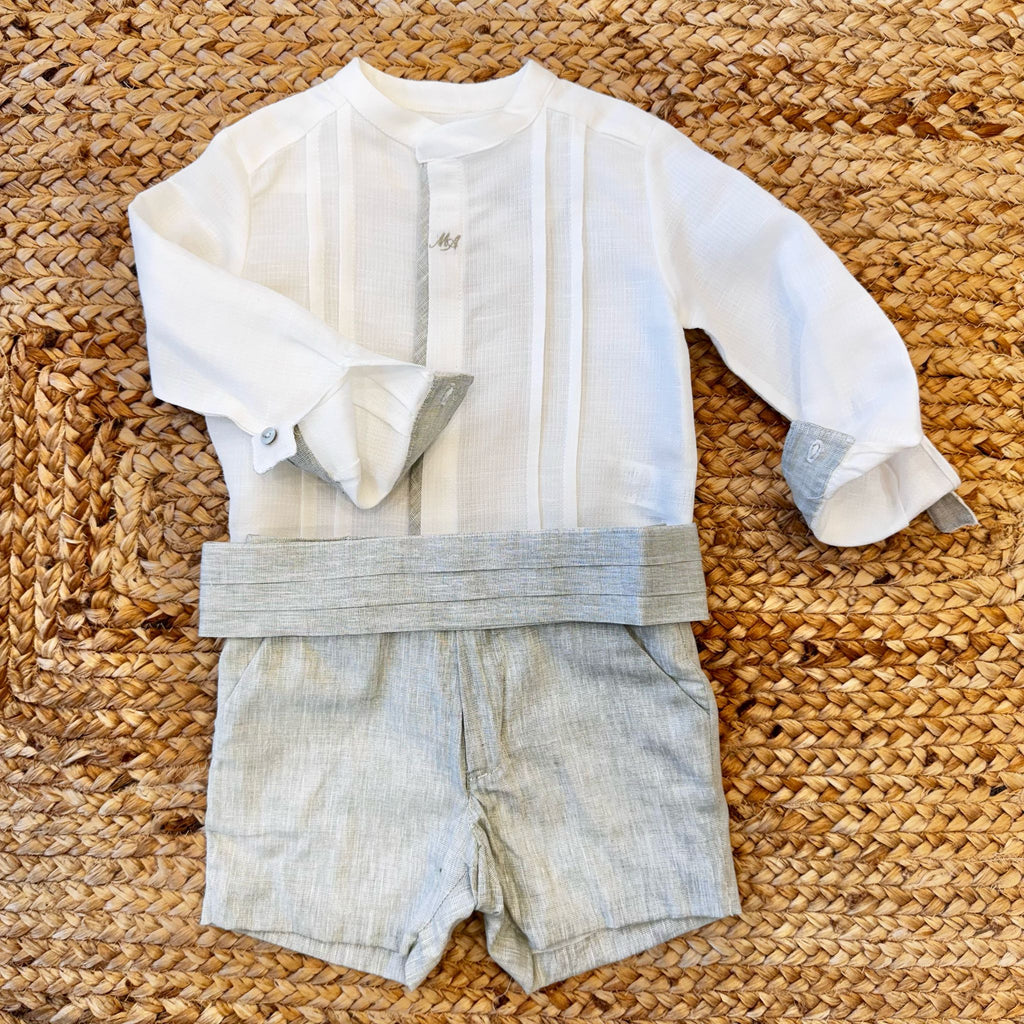 Completo in lino verde salvia con camicia coreana e plissettature